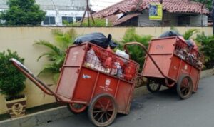 3-28 Pria Lanjut Usia Nekat Curi Gerobak Sampah
