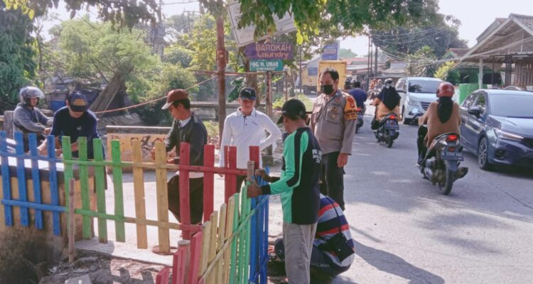 Pemdes Rawa Rengas Gelar Pemasangan Pagar Lanjutan