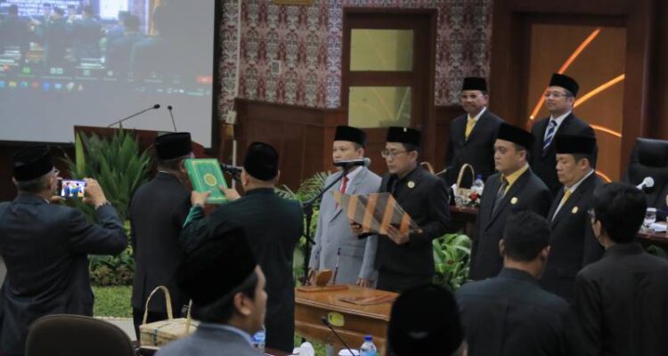 Arief R. Wismansyah Hadiri PAW Paripurna Anggota DPRD Kota Tangerang