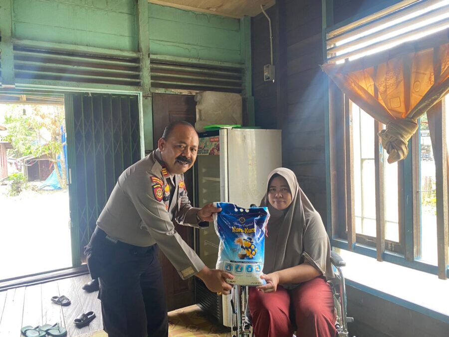 peduli sesama kasat samapta salurkan beras