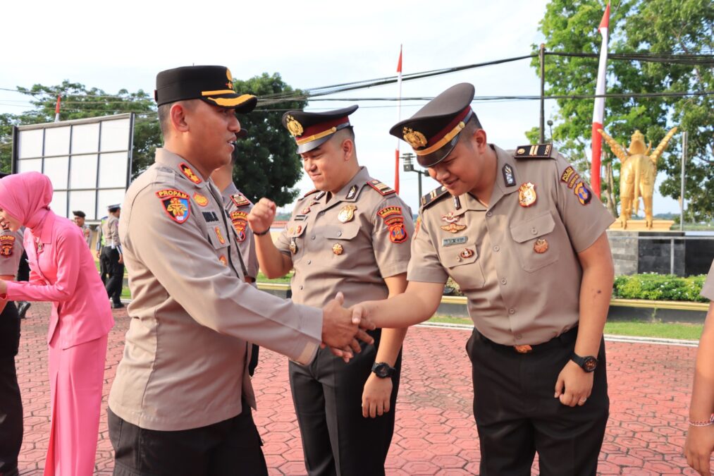 Polres Kutai Kartanegara Menggelar Upacara Korp Raport