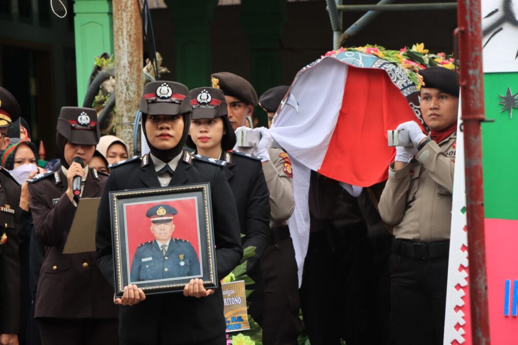 Almarhum Iptu H. Bakhtiar Afandi,