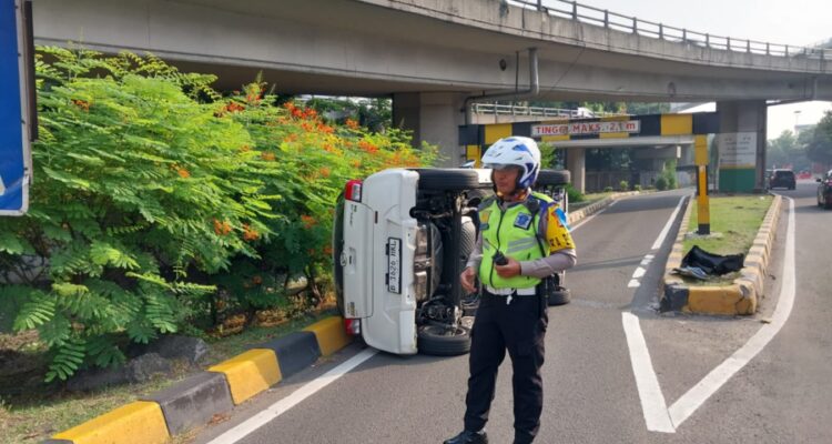 Kecelakaan Kendaraan Minibus